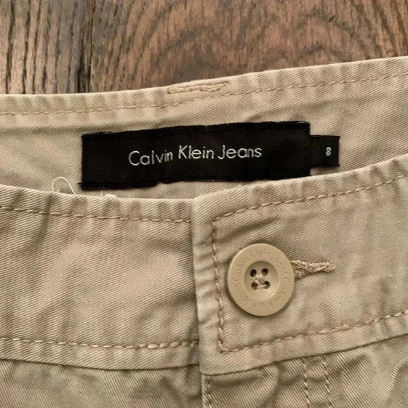 Woman’s Calvin Klein shorts 8 Super cute excellent condition. - Picture 2 of 4